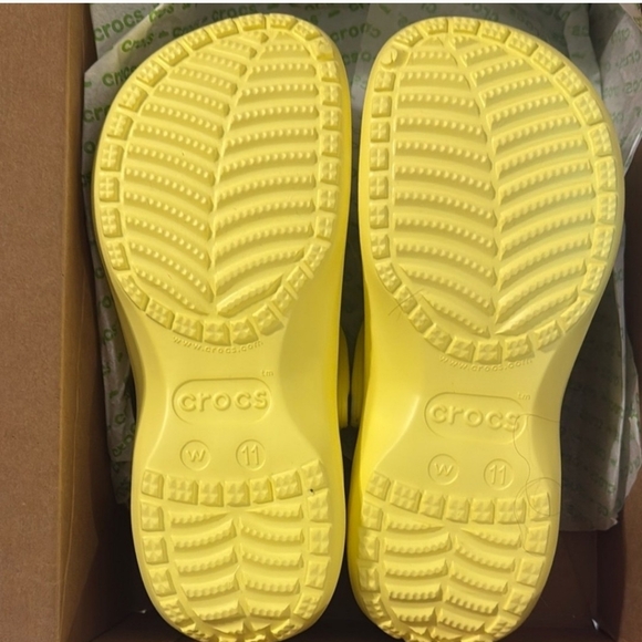 Vibrant Yellow Clogs - Picture 6 of 9